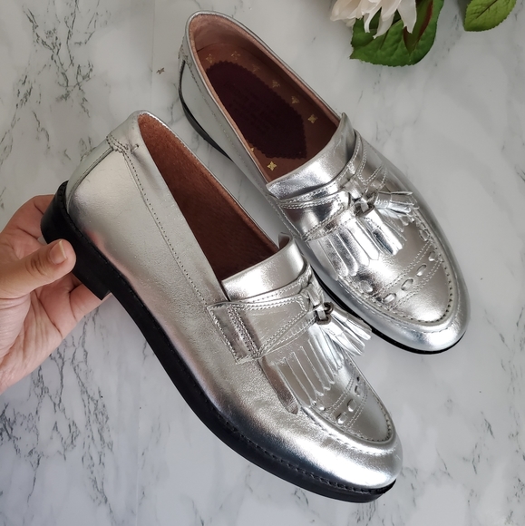 House of Hounds Silver Archer Fringe Boho Loafers Womens 9.5/40 - Picture 1 of 12